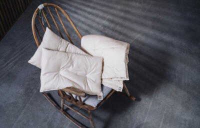 Frau Wolles Bio Kissen und Decken, Bio Schafwollkissen, Bio Wollvlieskissen, Bio Schafwollbettdecke, Bio Zudecke aus Schafwolle