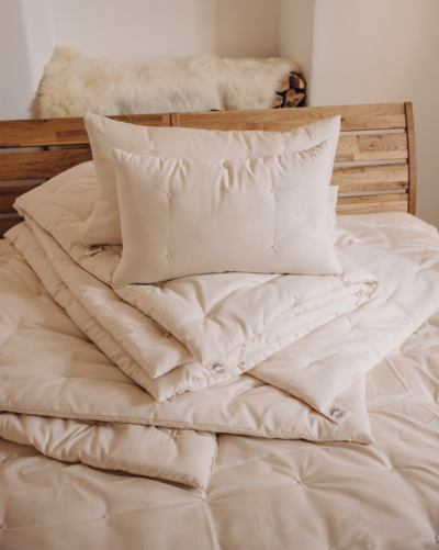 Frau Wolles Bettwaren, Kissen, Decken, Matrazenauflagen gefüllt mit Schurwollvlies